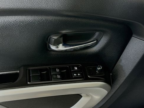 Used 2020 Nissan Titan SV image 24