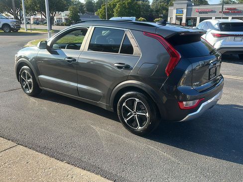 Used 2025 Kia Niro LX FWD image 4