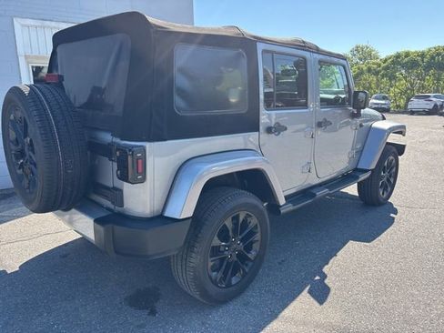 Used 2015 Jeep Wrangler Unlimited Sahara w/ Connectivity Group AWD/4WD image 5
