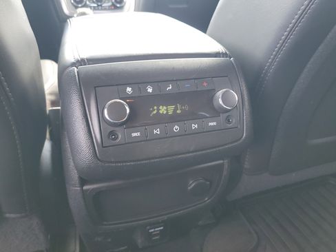 Used 2014 GMC Acadia SLT image 32