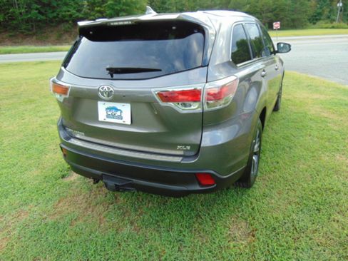 Used 2016 Toyota Highlander XLE FWD image 17