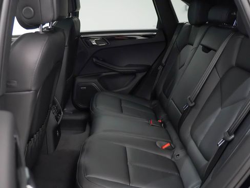 Used 2026 Porsche Macan AWD/4WD image 32