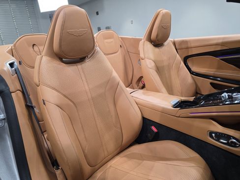 Used 2025 Aston Martin DB12 Convertible image 26