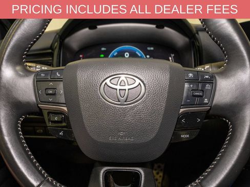 Used 2025 Toyota Camry SE FWD image 18
