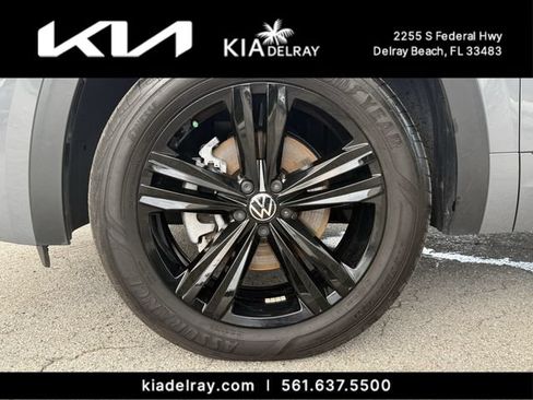 Used 2023 Volkswagen Atlas Cross Sport SEL R-Line AWD/4WD image 34