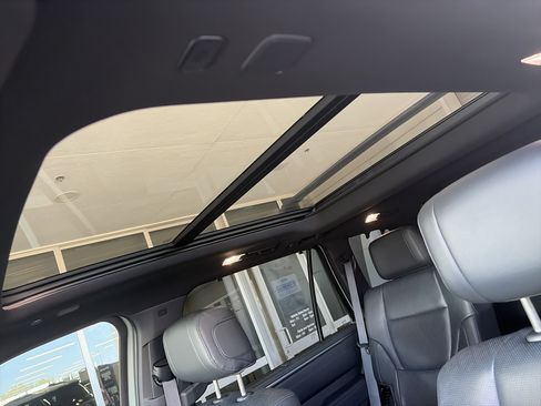 Used 2024 Toyota Sequoia Platinum AWD/4WD image 7