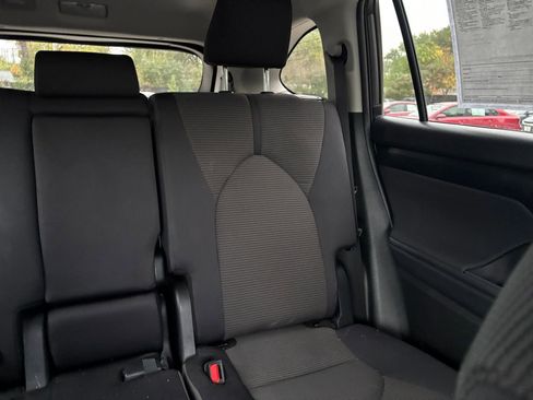 Used 2025 Toyota Highlander LE image 35