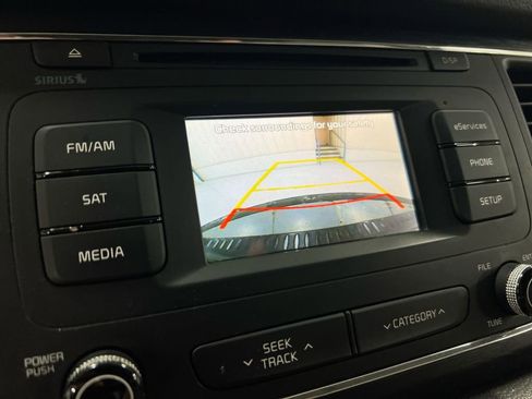 Used 2016 Kia Sedona LX w/ LX Convenience Package FWD image 10