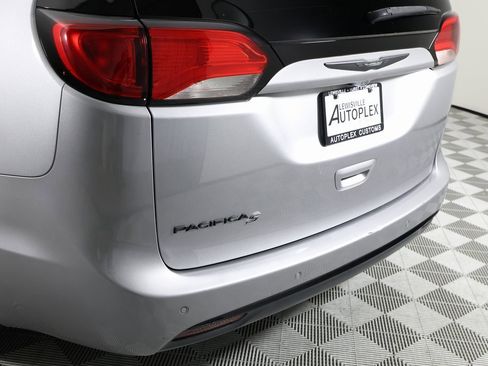 Used 2018 Chrysler Pacifica Touring Plus w/ S Appearance Package image 46