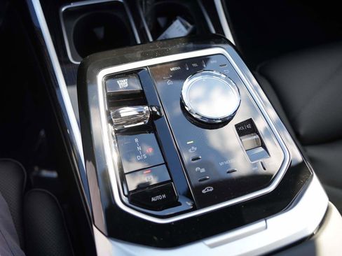 New 2026 BMW 740i w/ Premium Package image 24