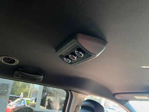 Used 2019 Dodge Grand Caravan SXT image 33