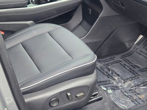 Certified 2025 Buick Enclave Preferred image 7