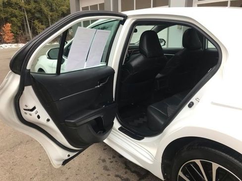 Certified 2019 Toyota Camry SE image 11