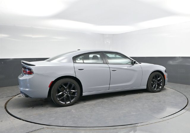 Used 2022 Dodge Charger SXT w/ Driver Convenience Group RWD image 2