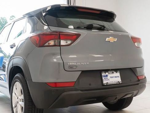 Used 2021 Chevrolet TrailBlazer LS FWD image 8