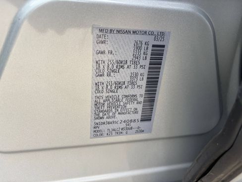 Used 2025 Nissan Pathfinder SV FWD image 30