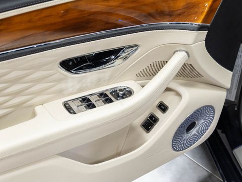 Used 2021 Bentley Flying Spur W12 AWD/4WD image 13
