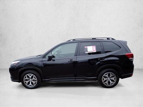 Used 2024 Subaru Forester Premium image 2