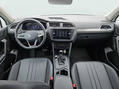 Used 2024 Volkswagen Tiguan SE image 24
