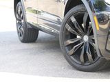 Used 2021 Volkswagen Tiguan SE R-Line image 3