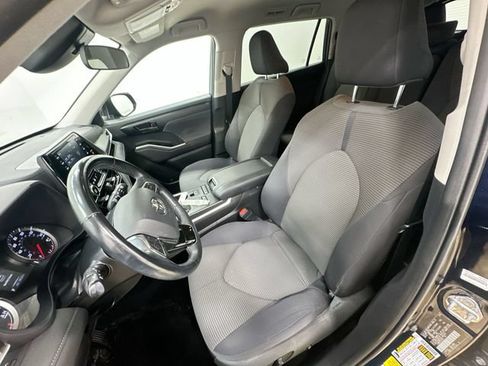 Used 2020 Toyota Highlander LE AWD/4WD image 14