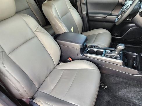 Used 2021 Toyota Tacoma TRD Off-Road w/ Technology Package image 10