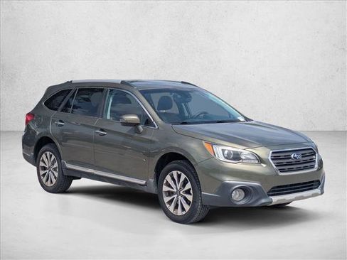 Used 2017 Subaru Outback 2.5i Touring AWD/4WD image 3