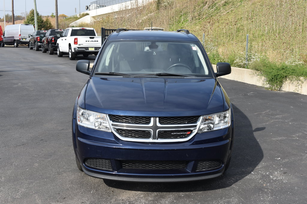 Used 2018 Dodge Journey SE w/ Connectivity Group FWD image 2