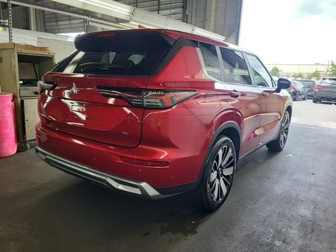 Used 2025 Mitsubishi Outlander SE FWD image 3
