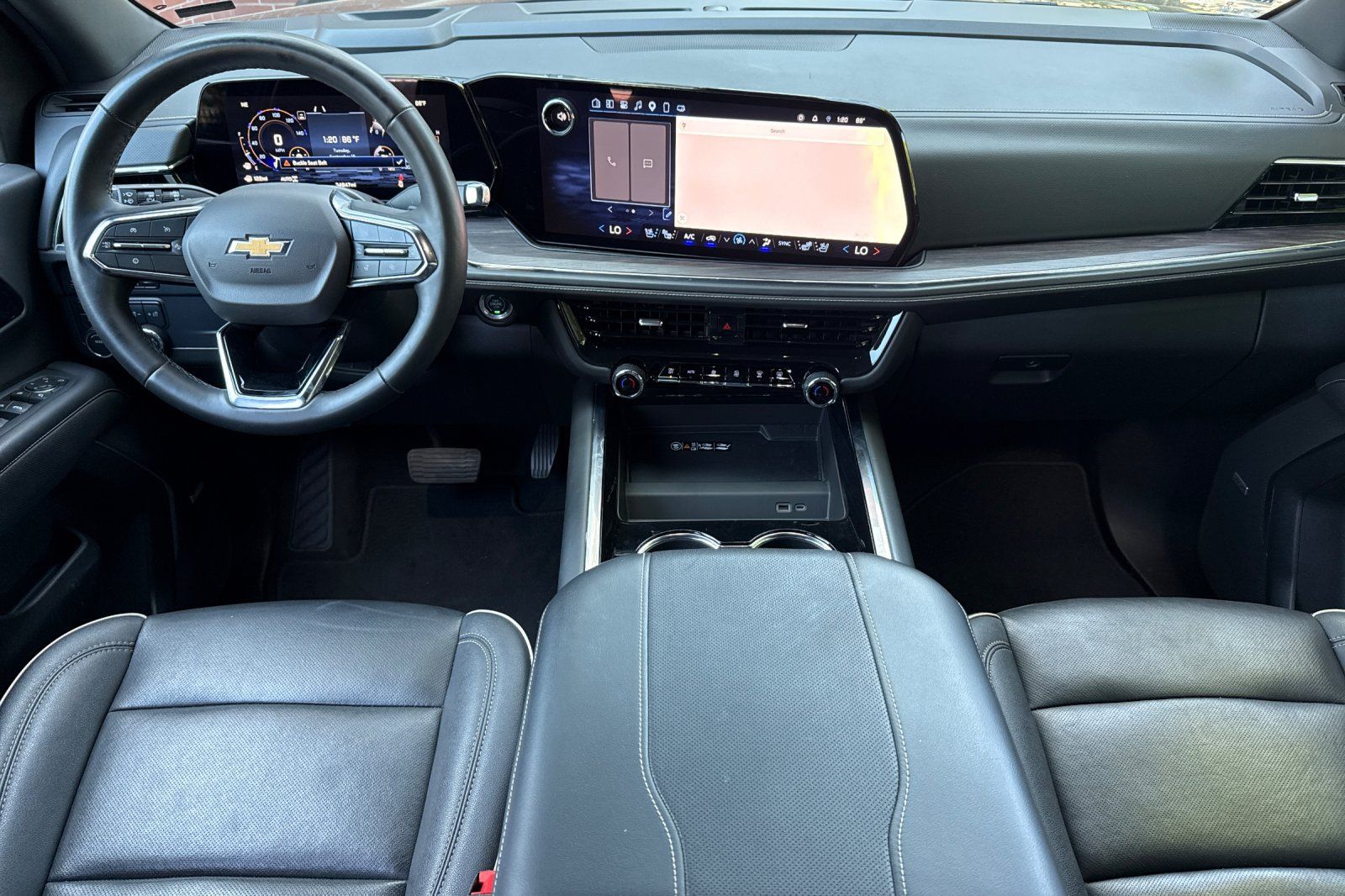 Used 2025 Chevrolet Tahoe Premier AWD/4WD image 16