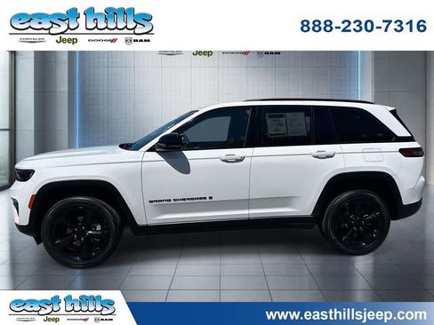 Certified 2023 Jeep Grand Cherokee Limited w/ Black Appearance Package AWD/4WD image 6