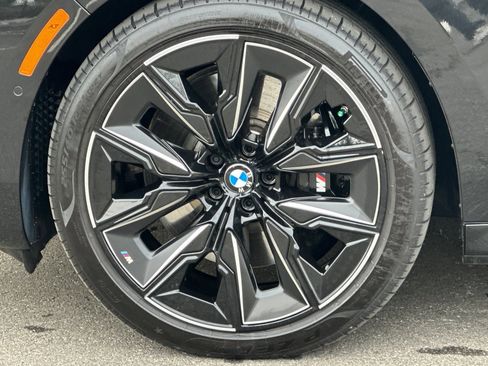 Used 2025 BMW 740i w/ Premium Package image 37