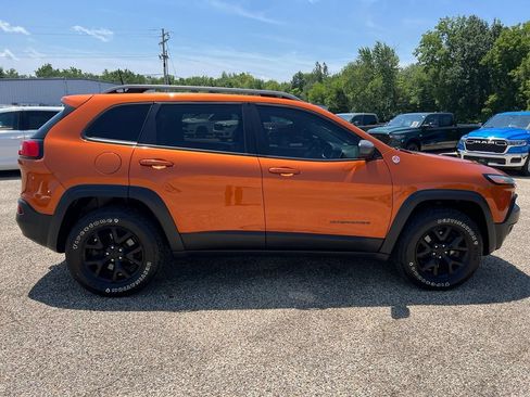 Used 2016 Jeep Cherokee Trailhawk w/ Comfort/Convenience Group AWD/4WD image 8
