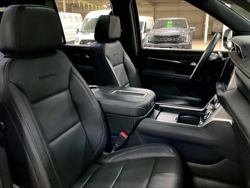 Used 2023 GMC Yukon Denali w/ LPO, Floor Liner Package AWD/4WD image 7