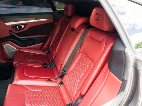 Used 2020 Lamborghini Urus AWD/4WD image 30