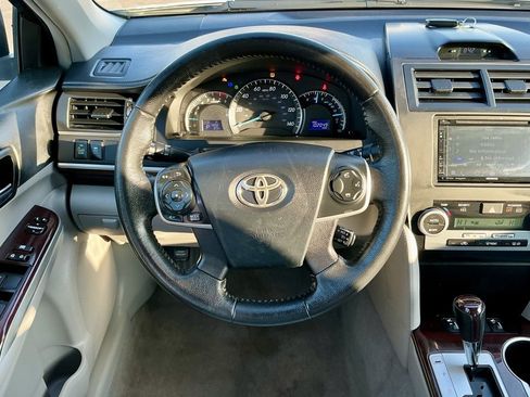 Used 2012 Toyota Camry XLE image 35