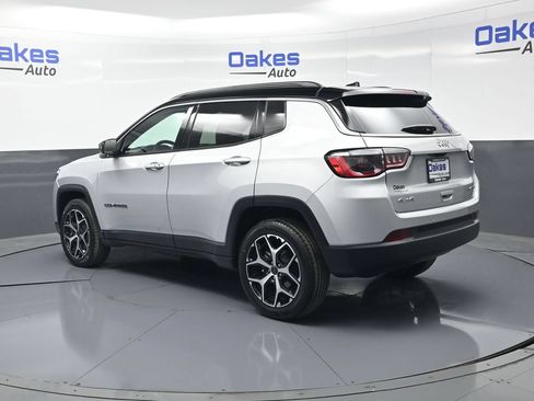Used 2025 Jeep Compass Limited AWD/4WD image 5
