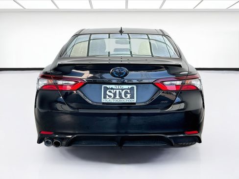 Used 2022 Toyota Camry SE FWD image 5