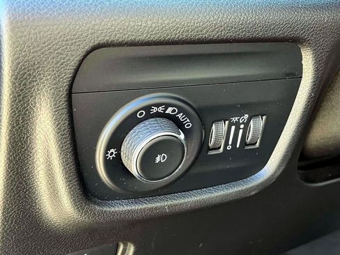 Used 2022 Jeep Grand Cherokee Overland w/ Luxury Tech Group IV image 21