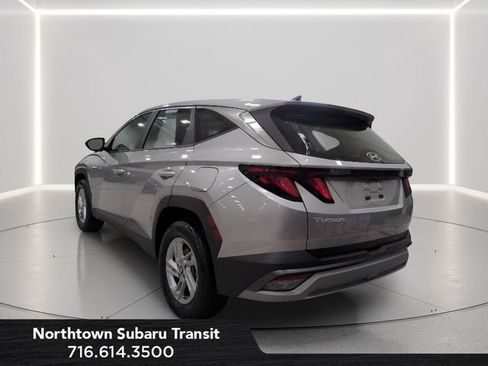 Used 2025 Hyundai Tucson SE AWD/4WD image 3