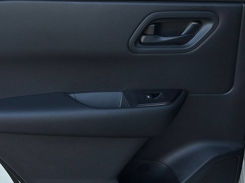 Used 2024 Nissan Rogue S FWD image 13