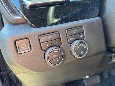 Used 2025 Chevrolet Silverado 1500 LT image 11