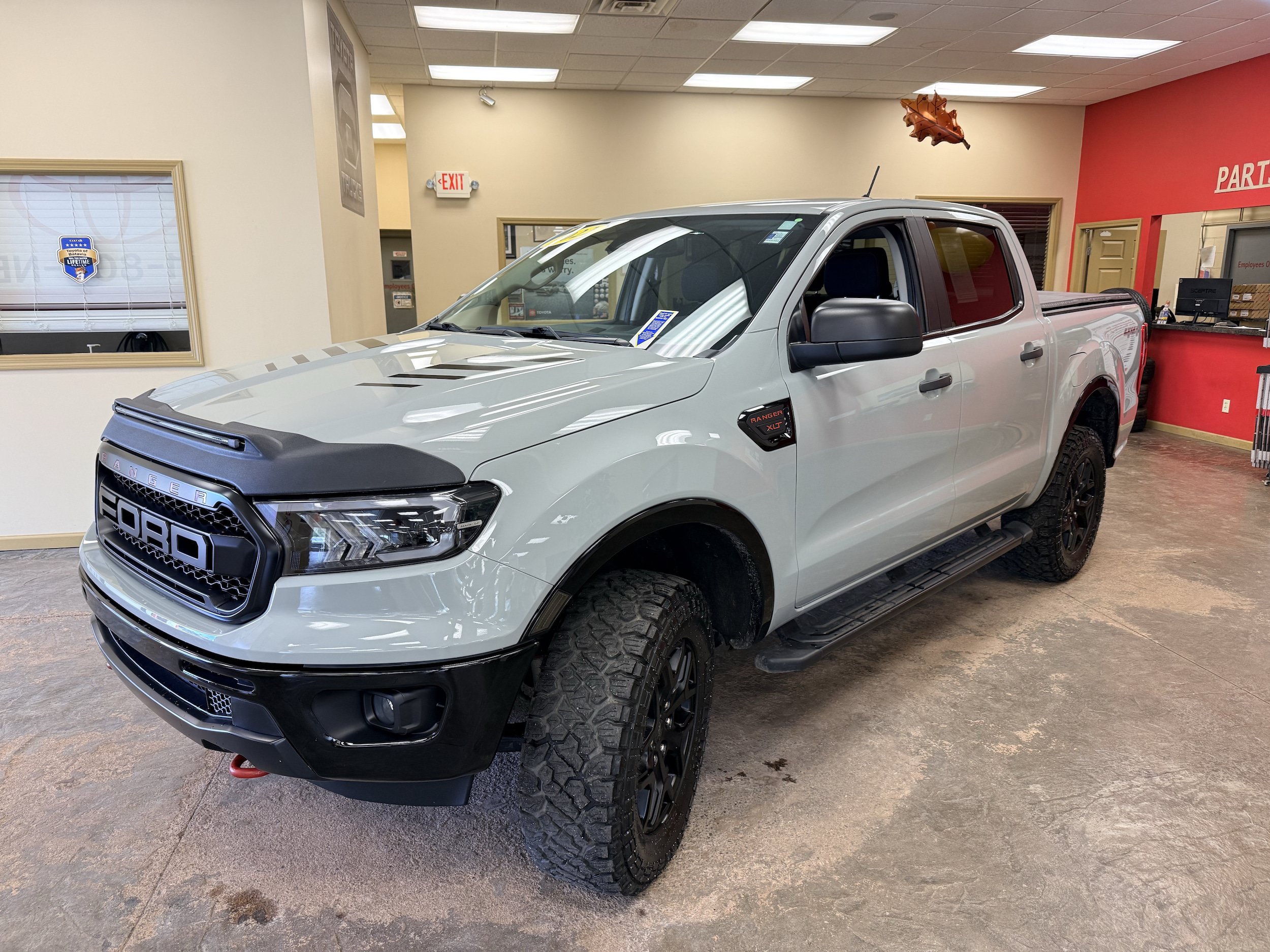 Used 2022 Ford Ranger XLT w/ Equipment Group 301A Mid AWD/4WD image 3