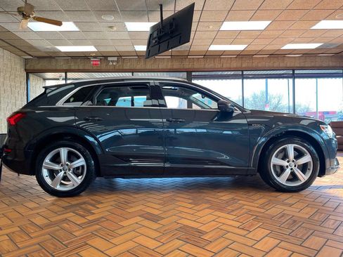 Used 2019 Audi e-tron Premium Plus image 7