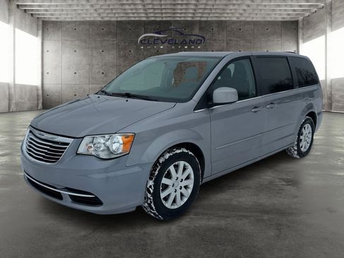 Used 2016 Chrysler Town & Country LX image 8