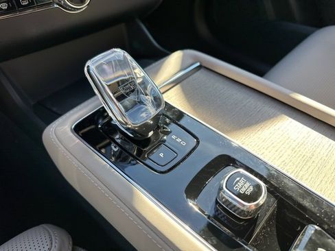 New 2026 Volvo XC90 B6 Ultra image 14