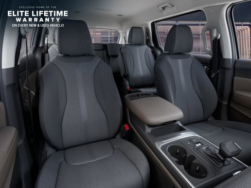 New 2027 Kia Carnival LX FWD image 16