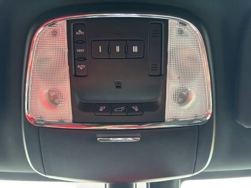 Used 2019 Jeep Grand Cherokee Limited image 19