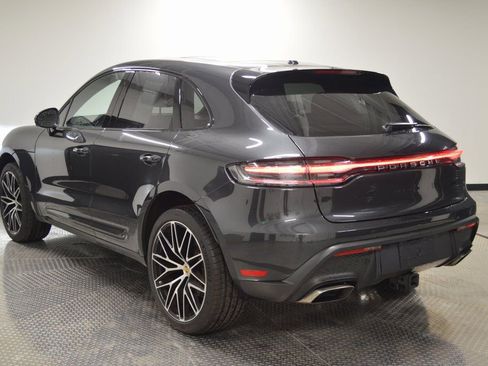 Certified 2025 Porsche Macan image 3