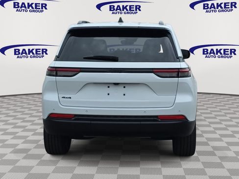 Used 2023 Jeep Grand Cherokee Altitude AWD/4WD image 4